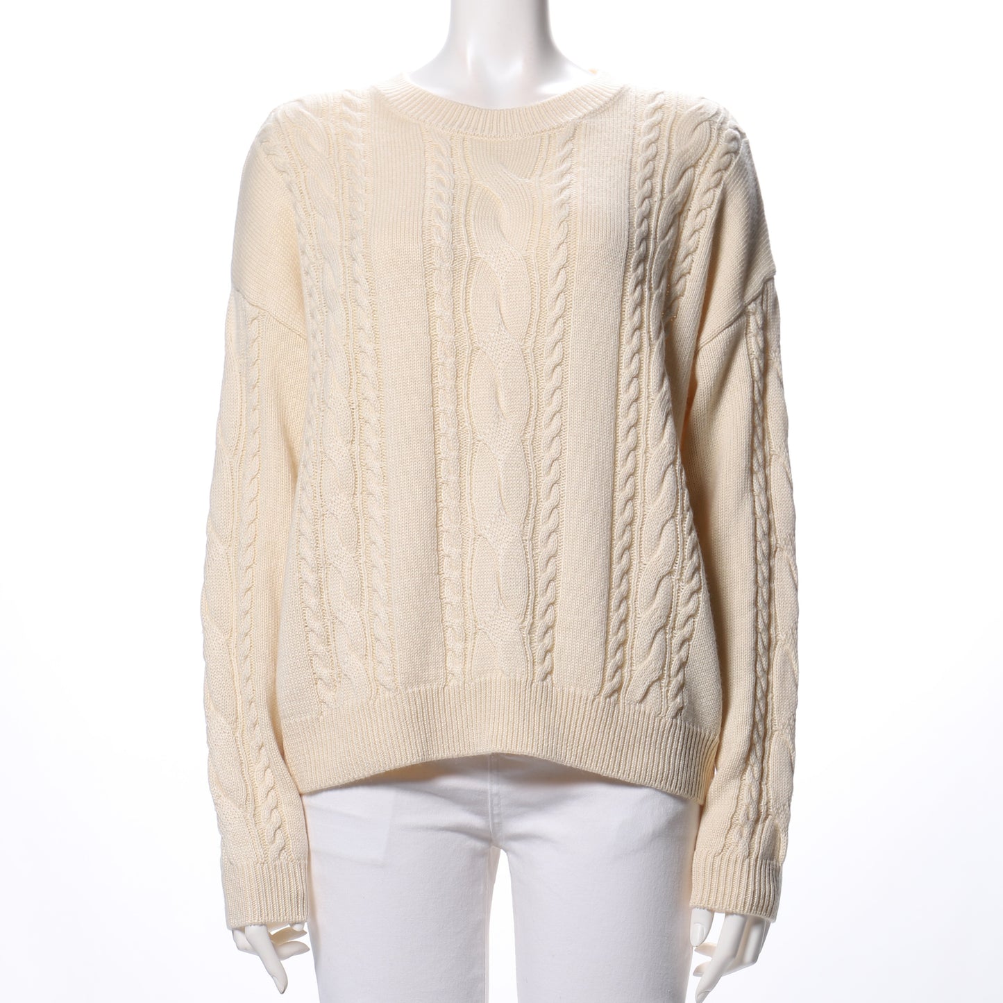 ケーブル編みクルーネックニット