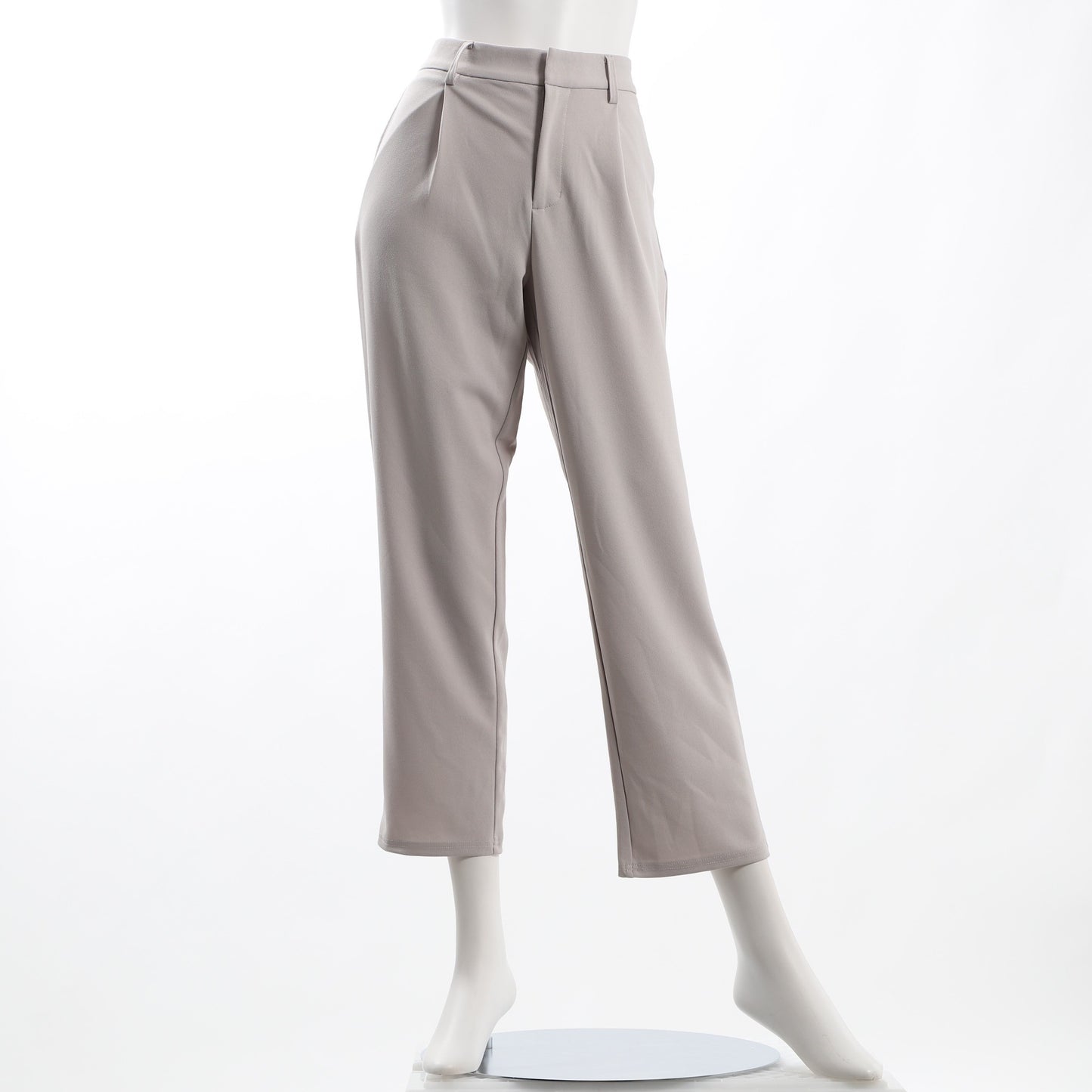 シンプルデザインテーパードパンツ