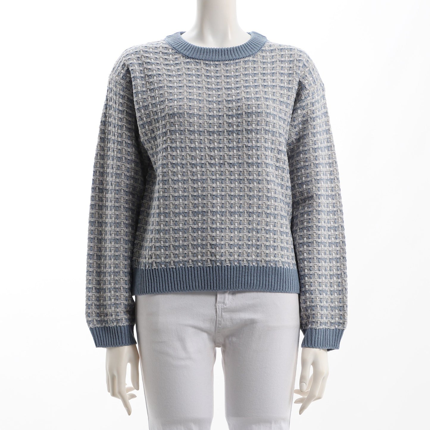 ドロップショルダーのツイードニット