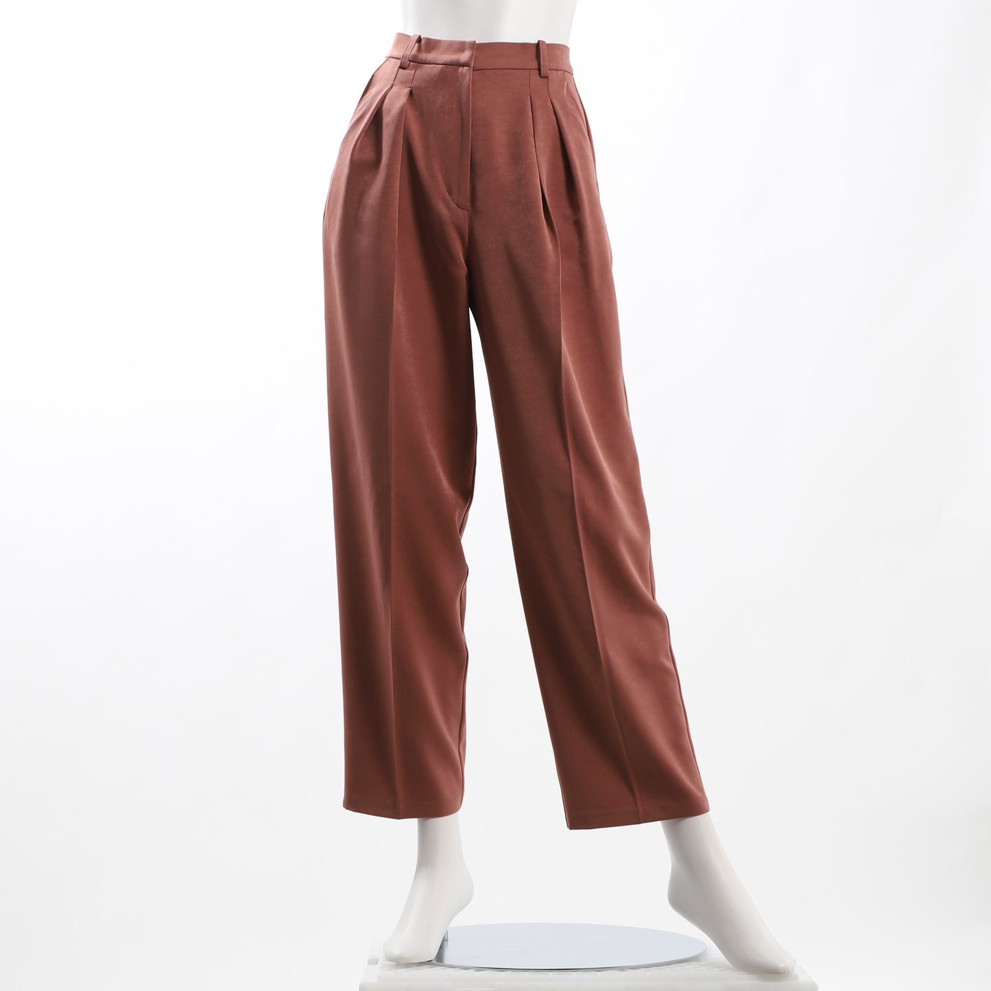 起毛マットサテンツータックテーパードパンツ