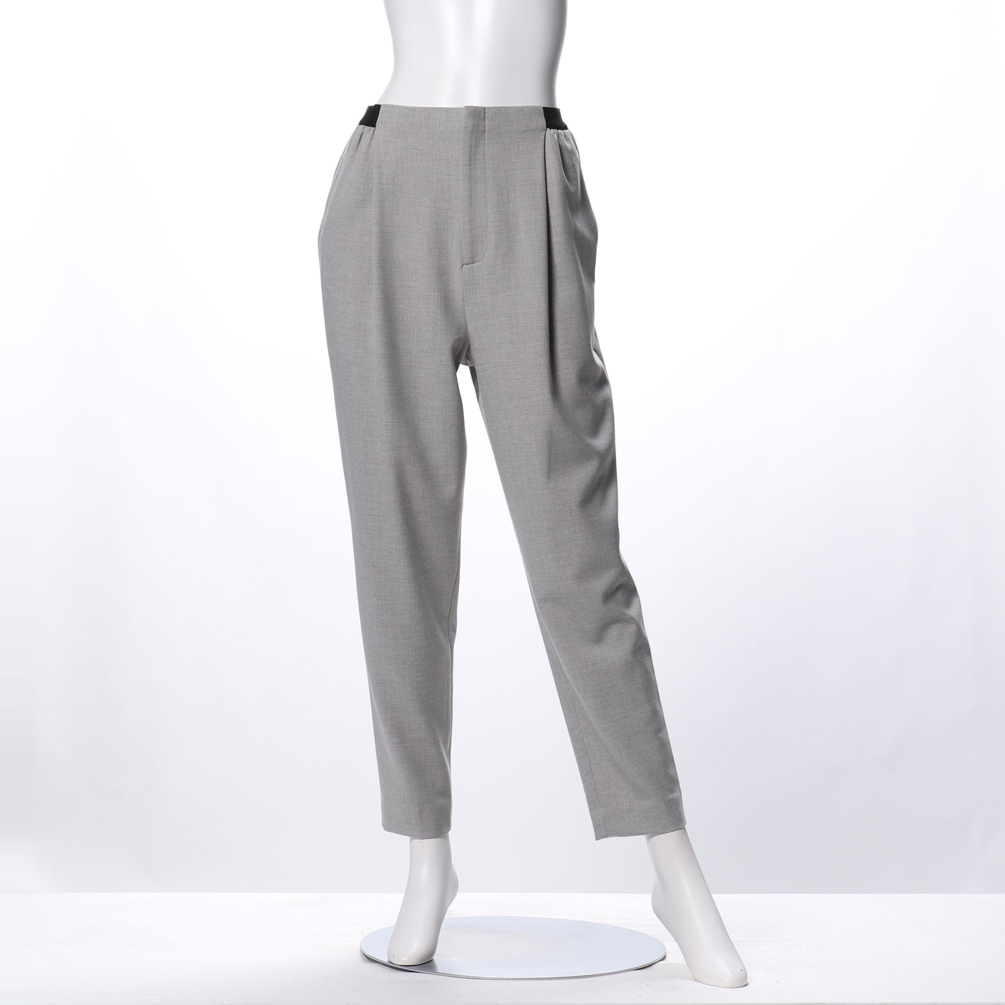 タック入りテーパードパンツ