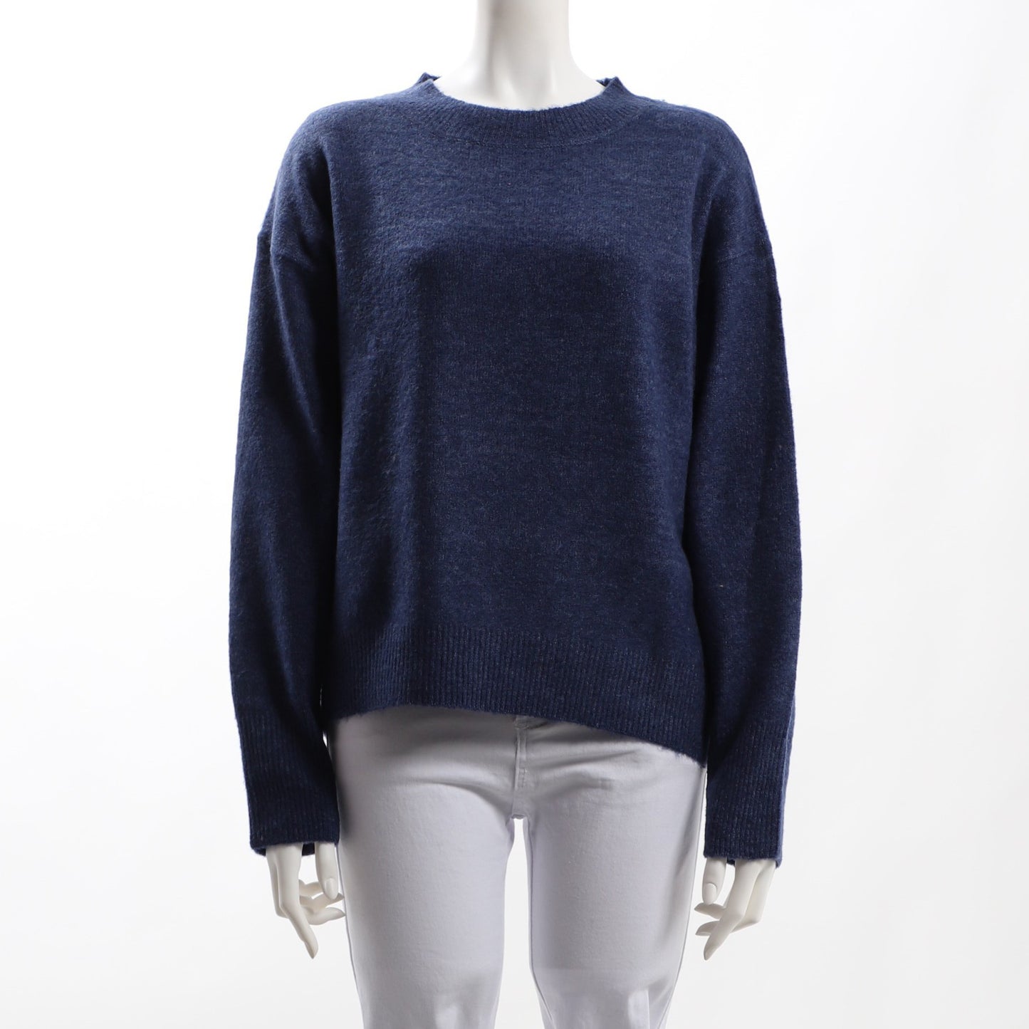 ドロップショルダークルーネックニット