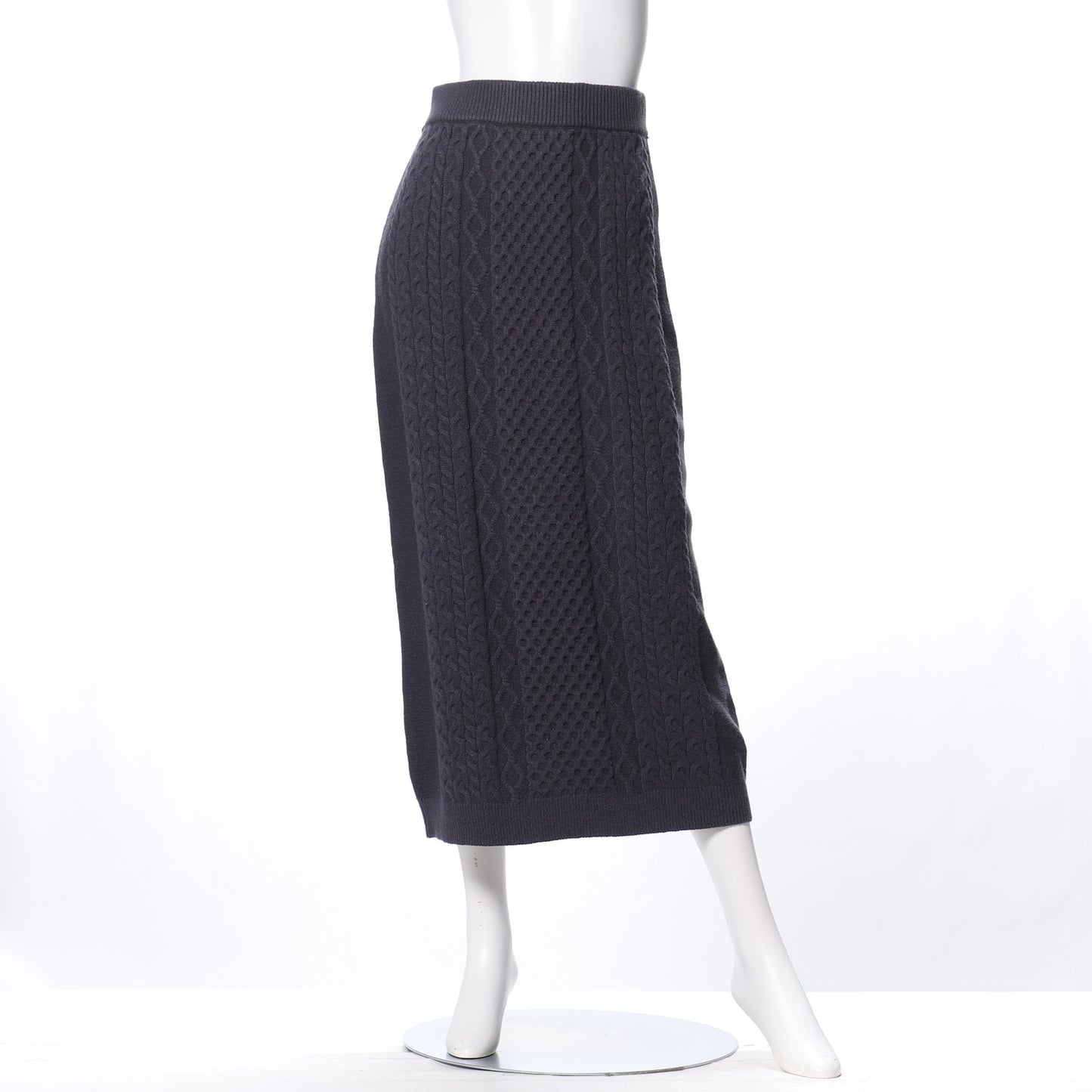 ケーブル編みニットスカート