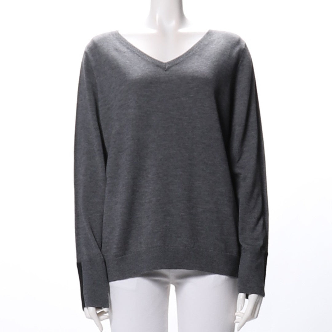 シンプルデザインVネックニット