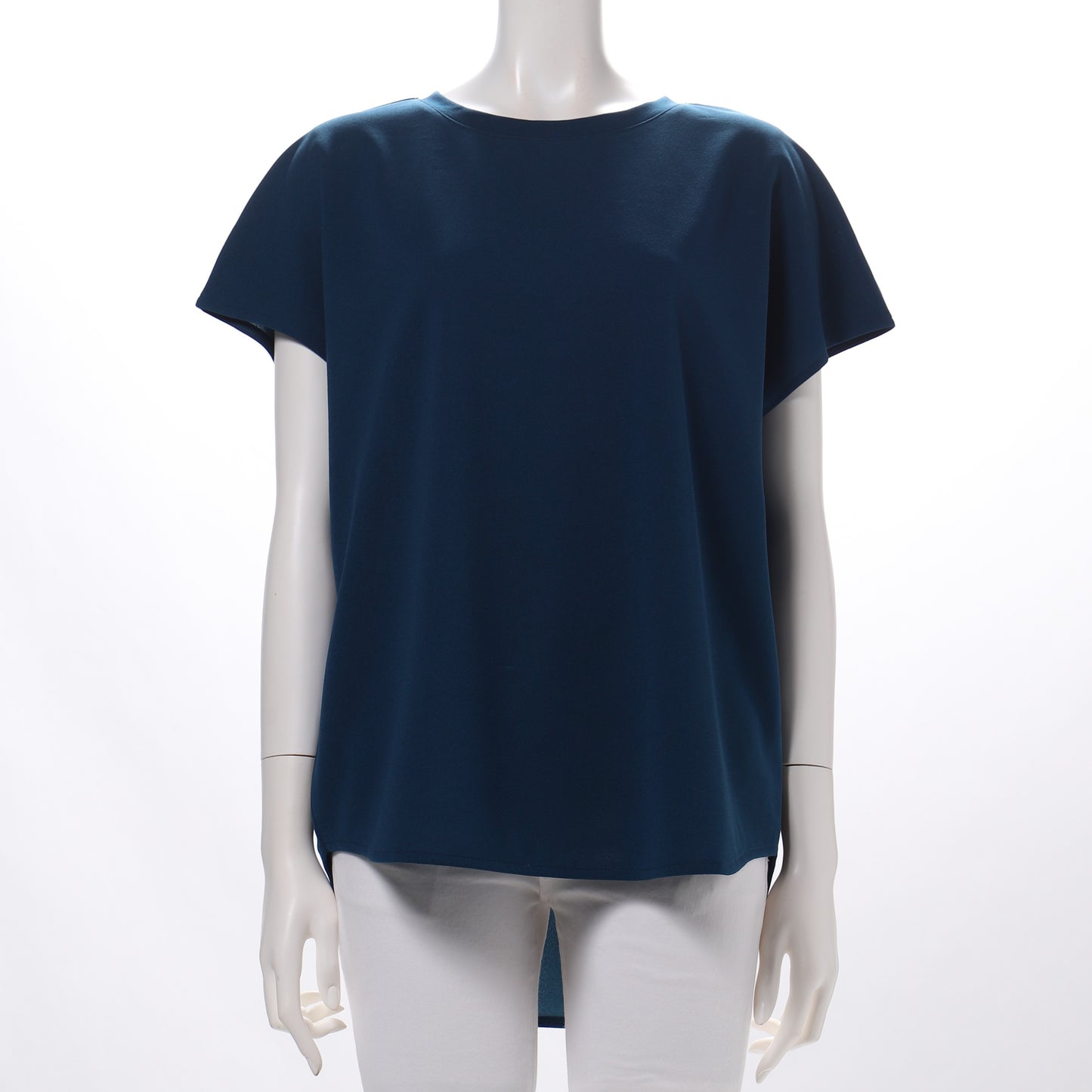 後ろ釦バックテールカットソー