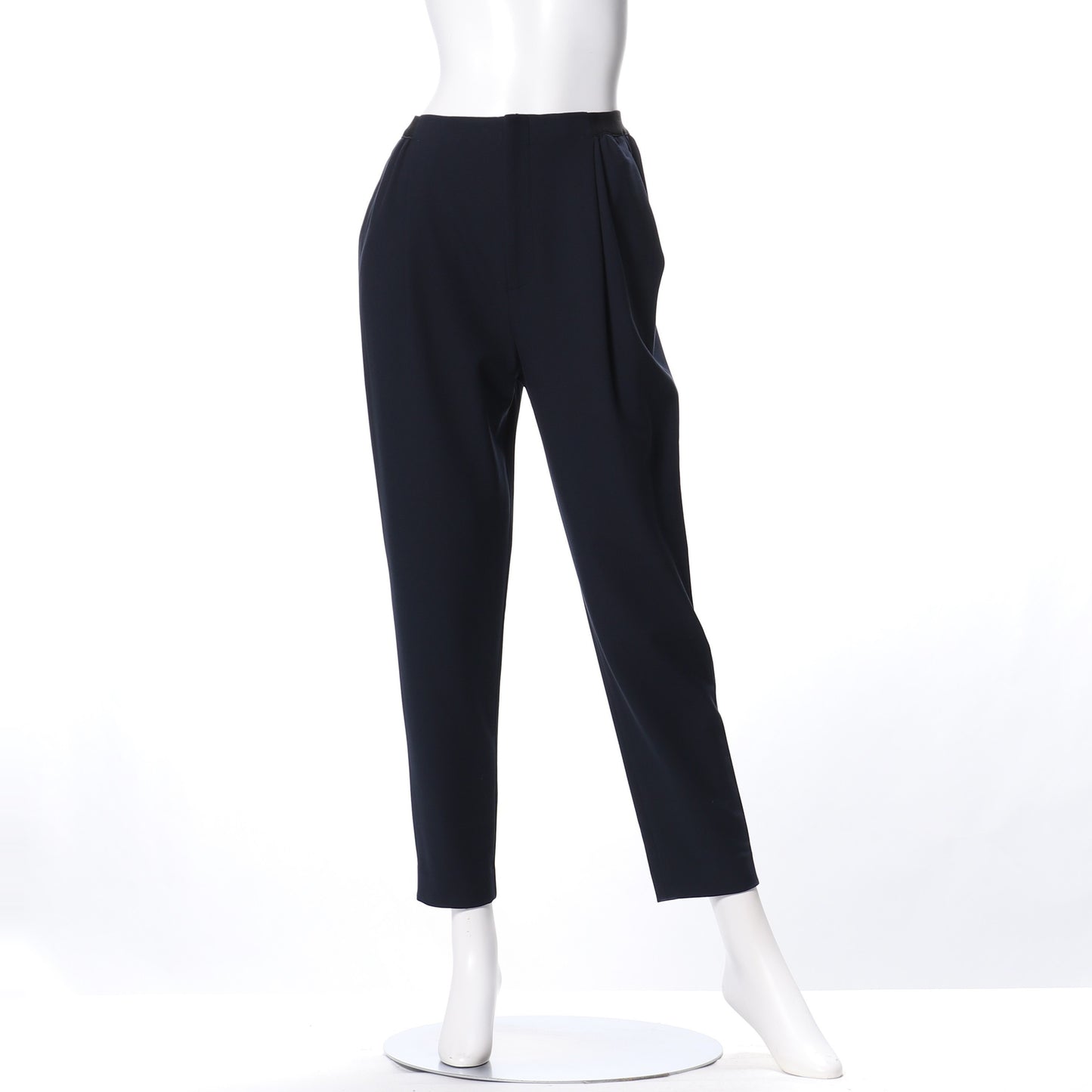 タック入りテーパードパンツ