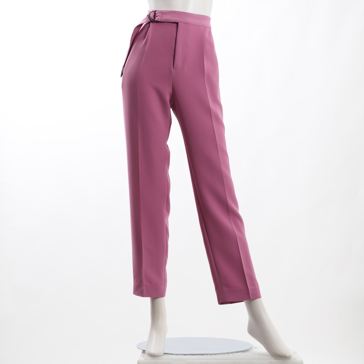 Dカンベルト付きテーパードパンツ