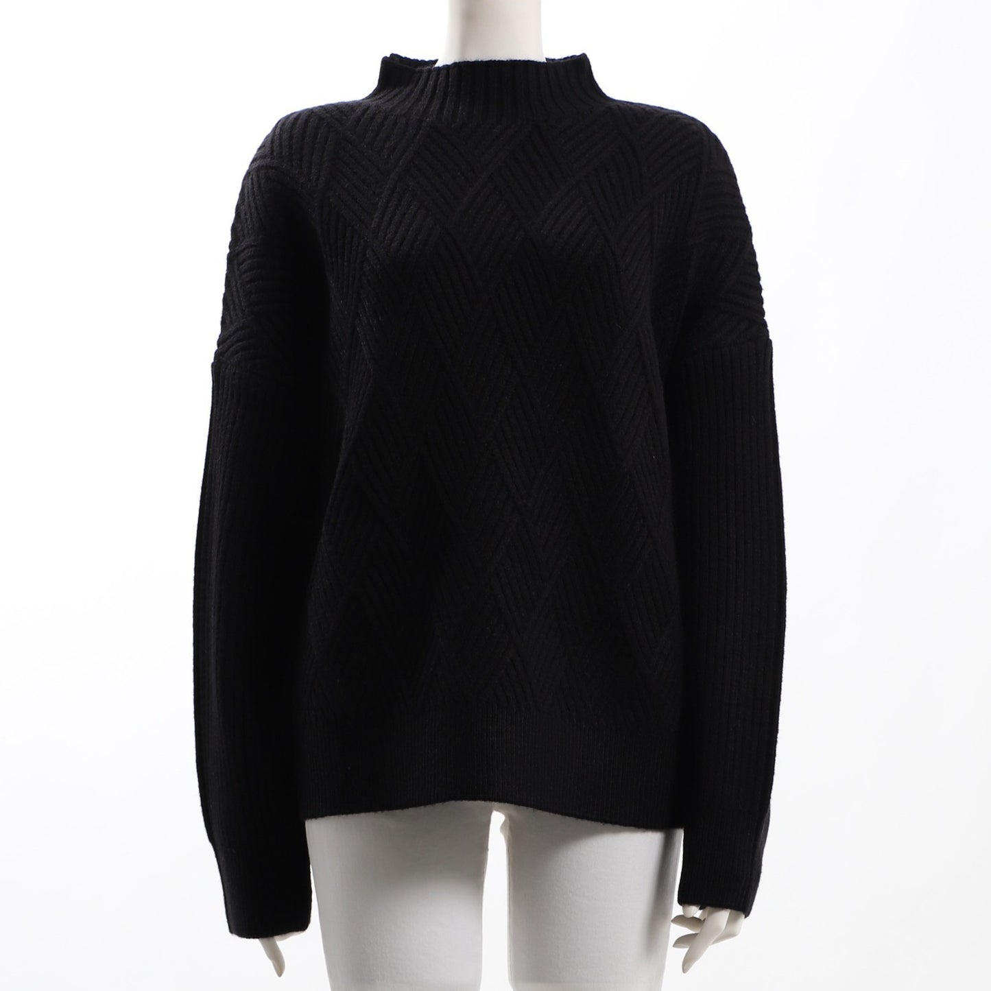 変形編み地オフネックニット