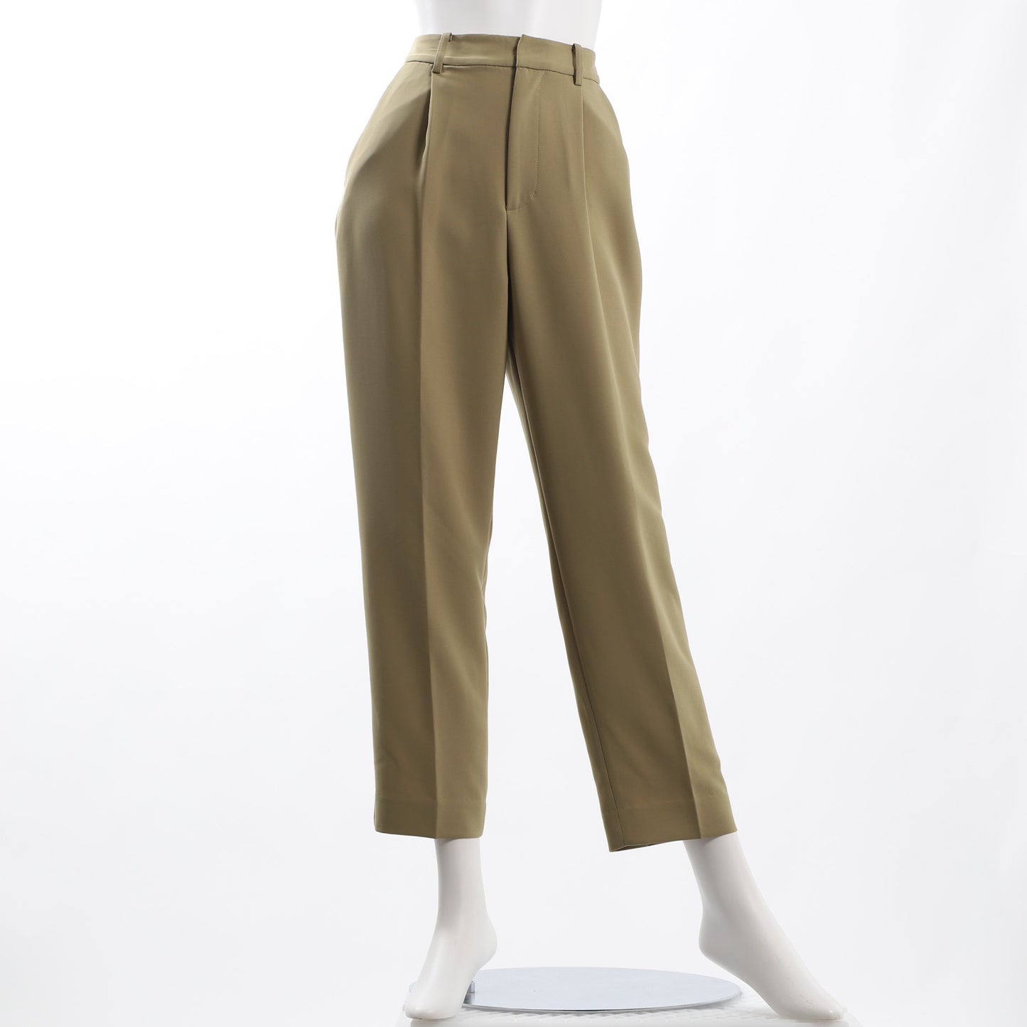 タック入りテーパードパンツ