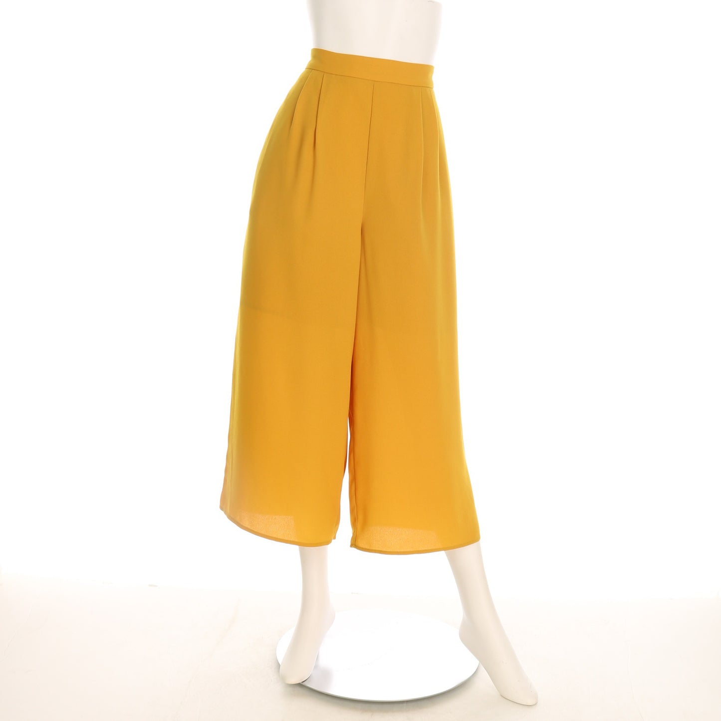 タック入りフレアパンツ