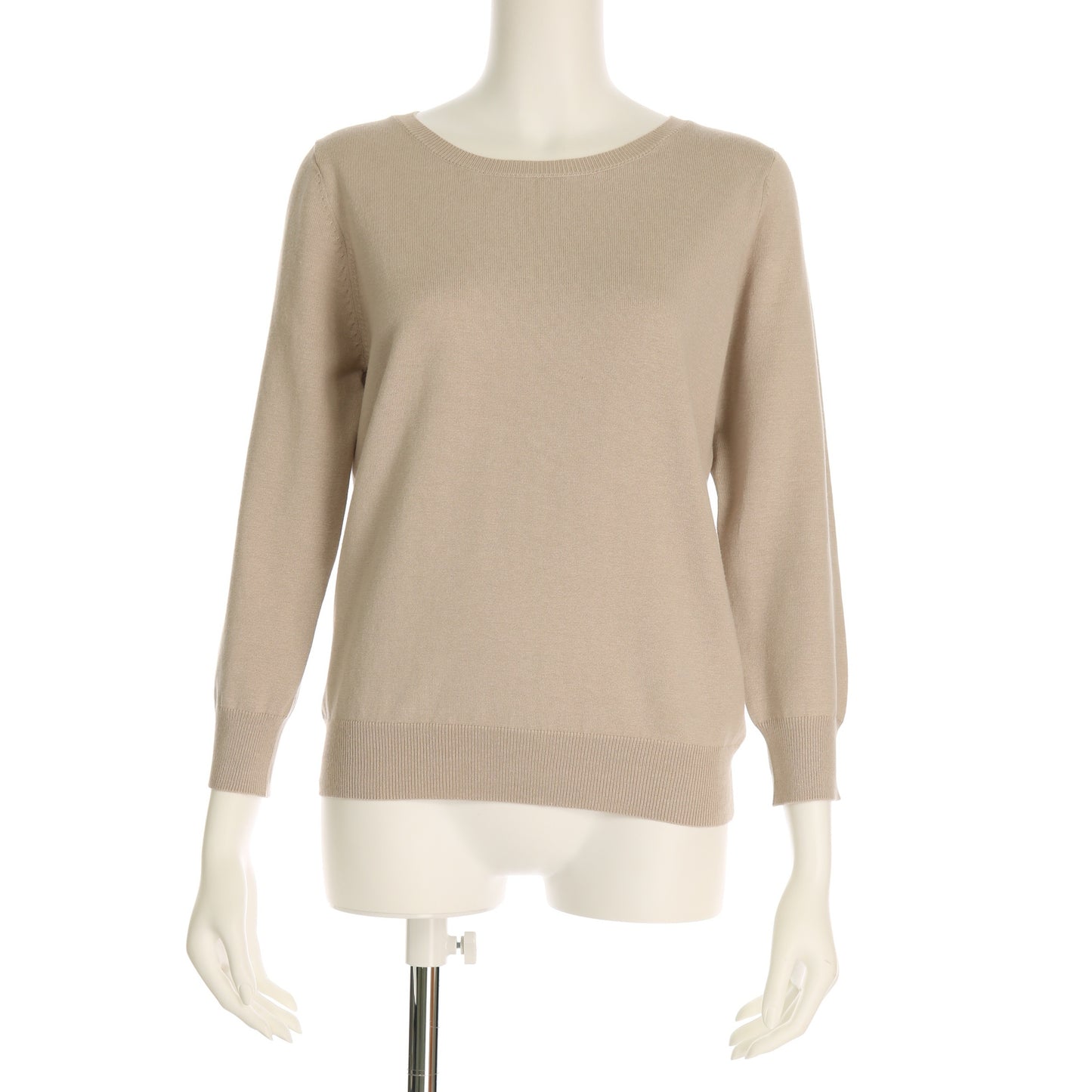 シンプルラウンドネックニット