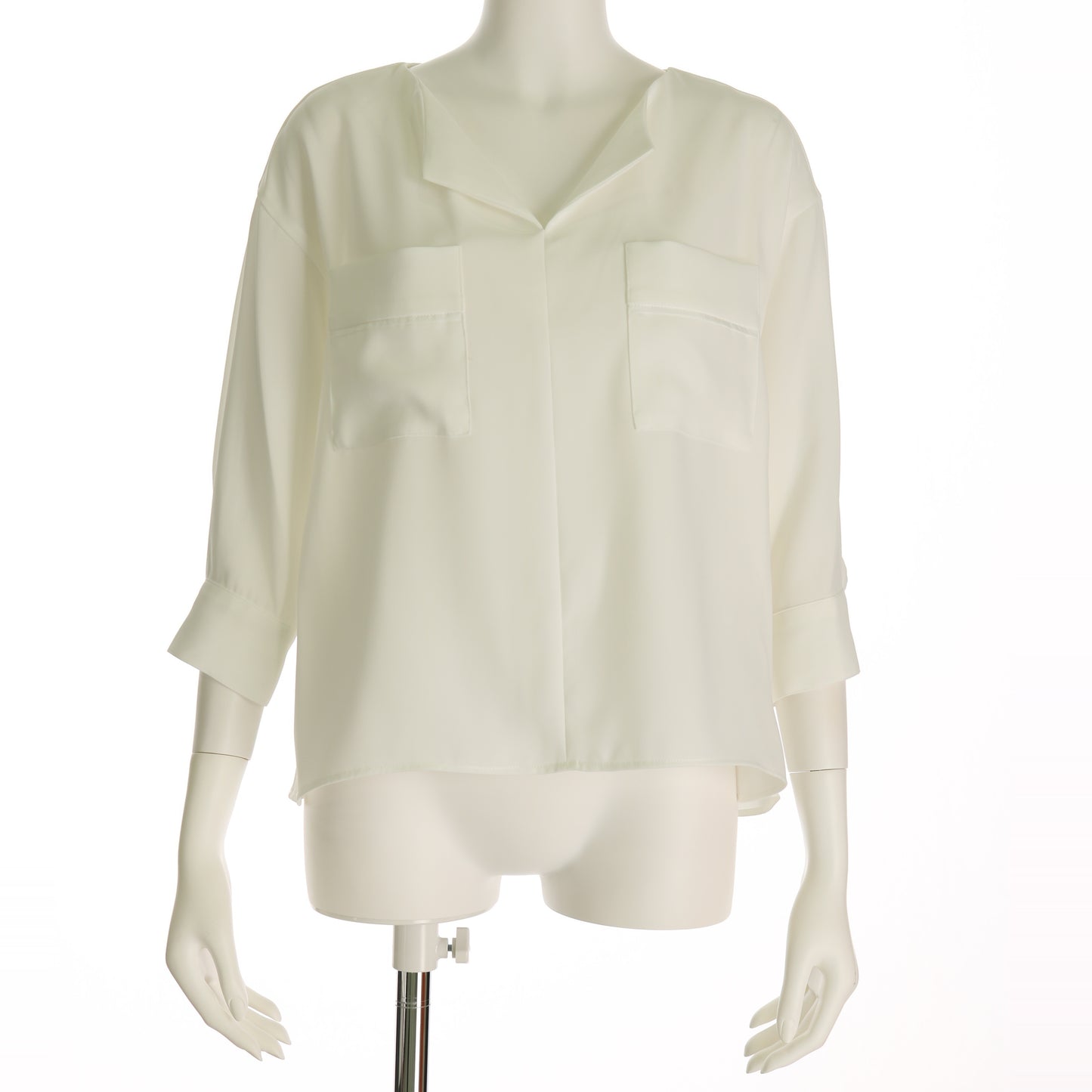 デコルテ魅せポケットブラウス