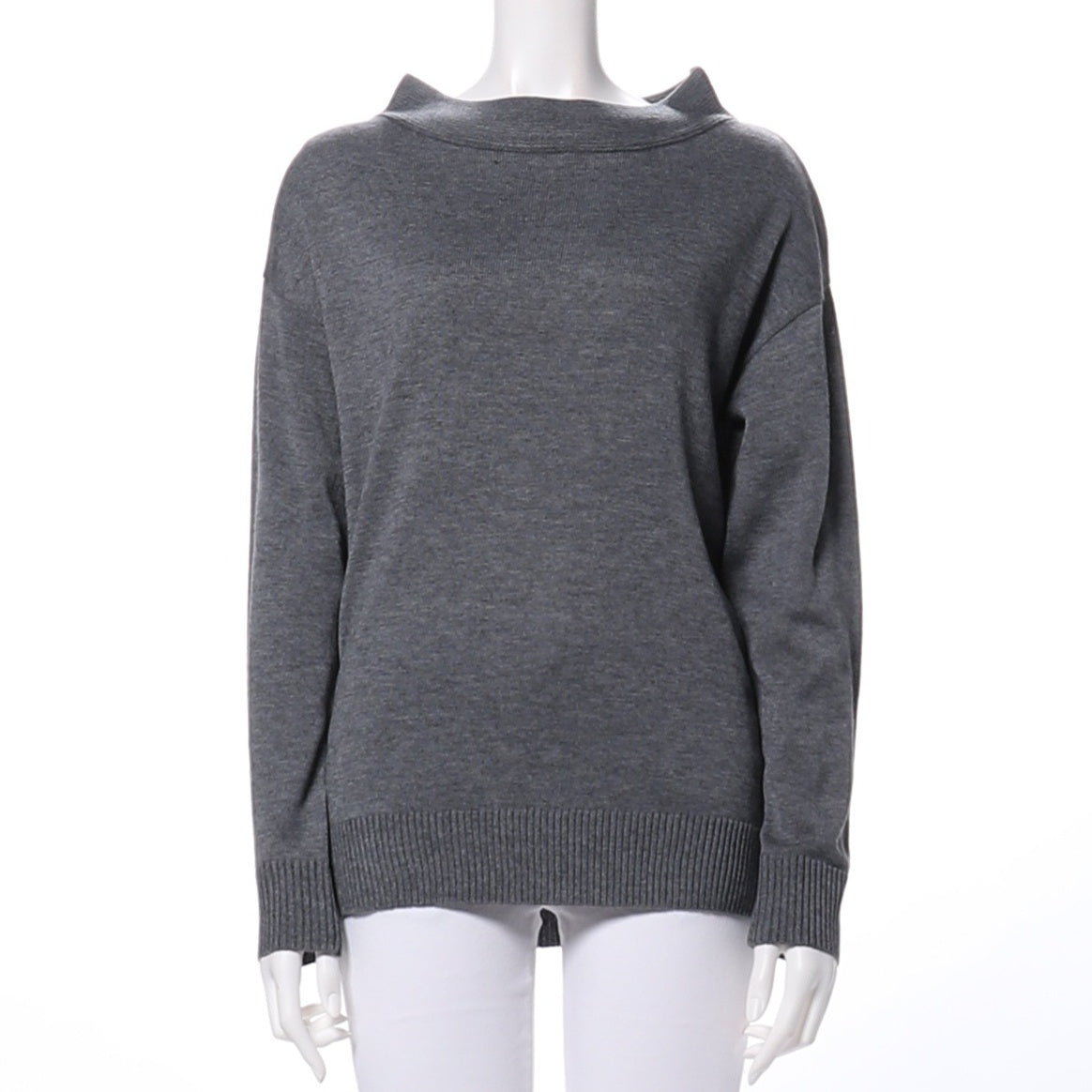 ネックデザインニット