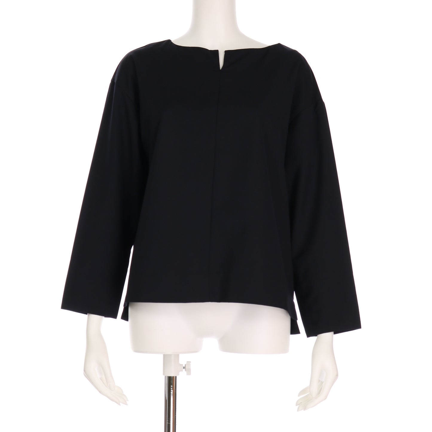 オープンフロントネックブラウス