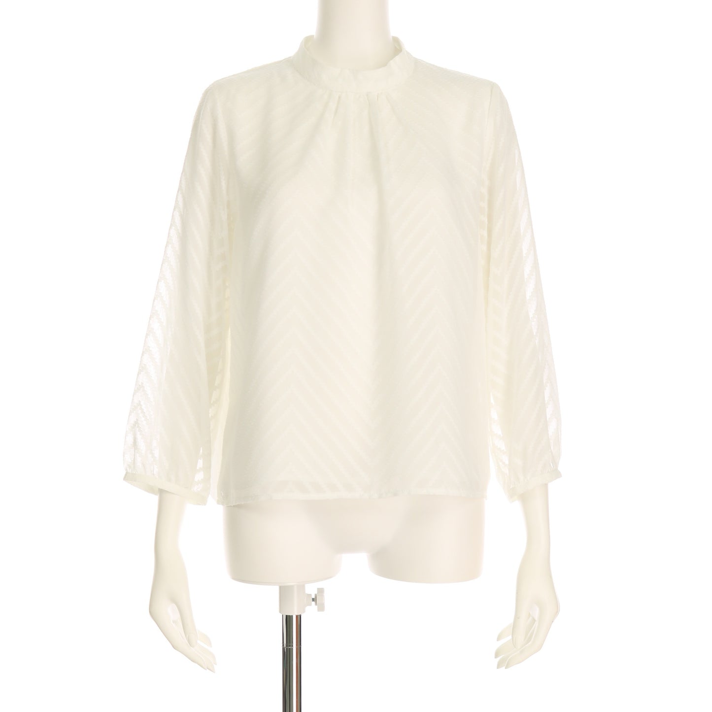 透け感のあるストライプ柄ブラウス