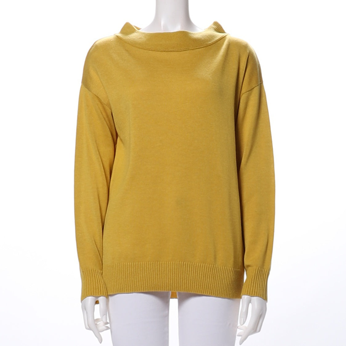 ネックデザインニット