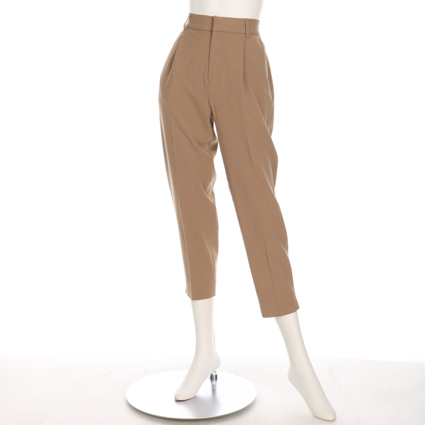 タック入りテーパードパンツ