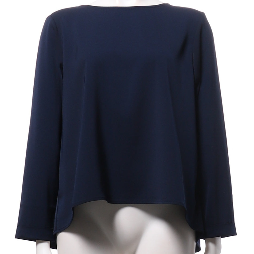 シンプルボートネックブラウス