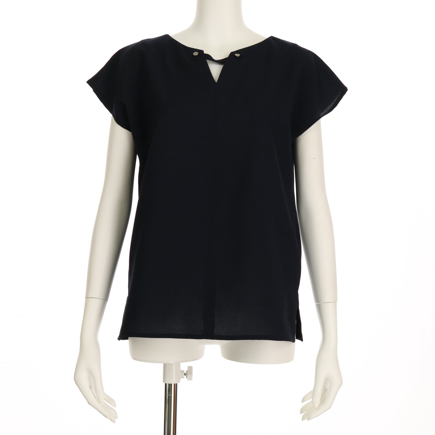 ネックラインアクセントブラウス