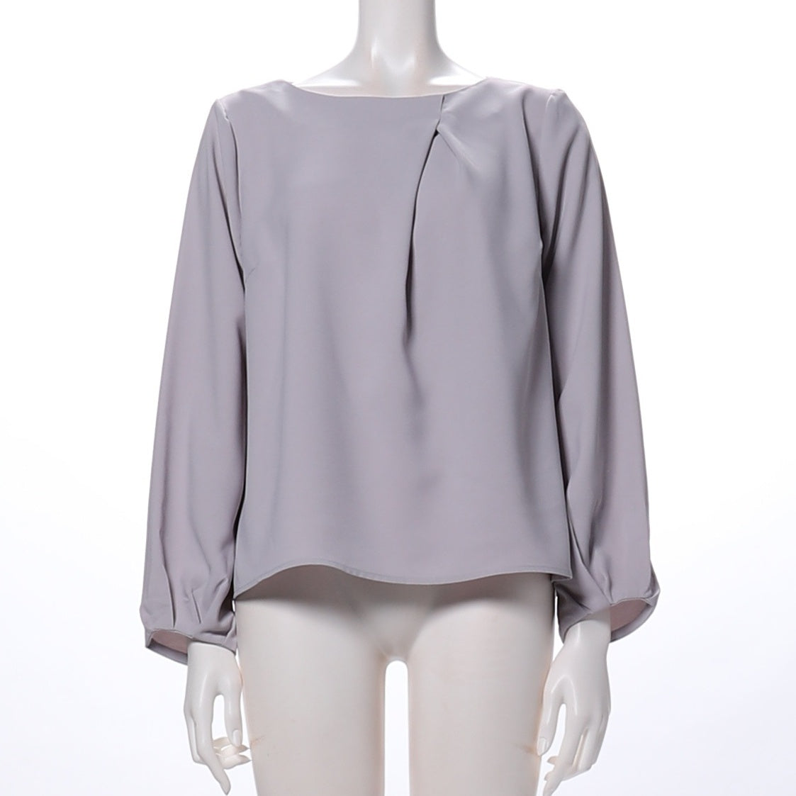 ネックラインタックブラウス