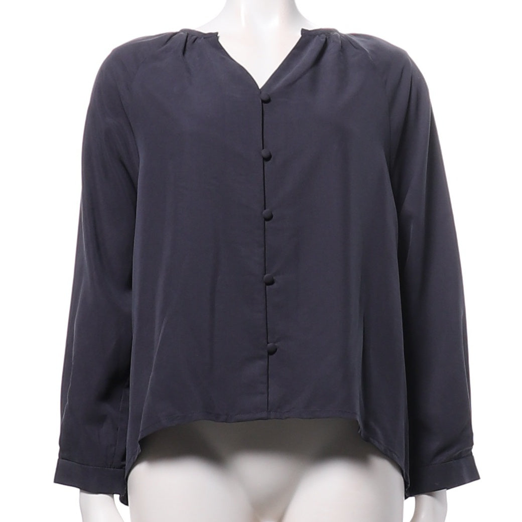 フロントボタンデザインブラウス