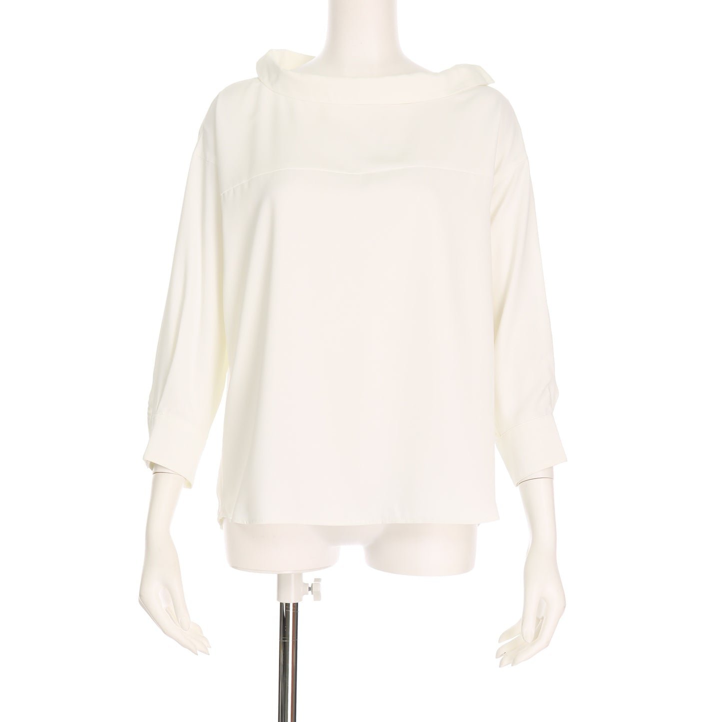 ロールネックボタンブラウス