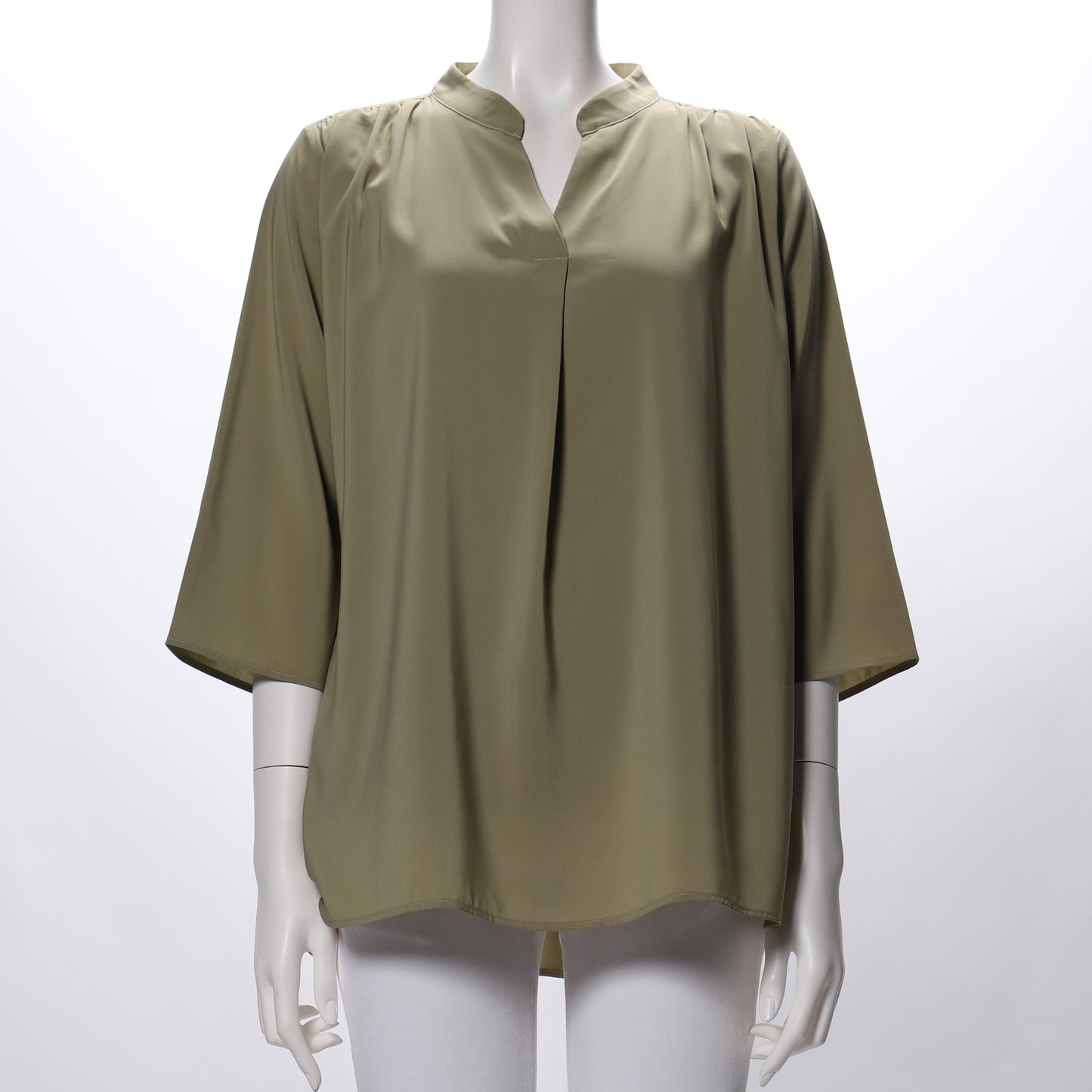 ゆったりシルエットオープンフロントネックブラウス