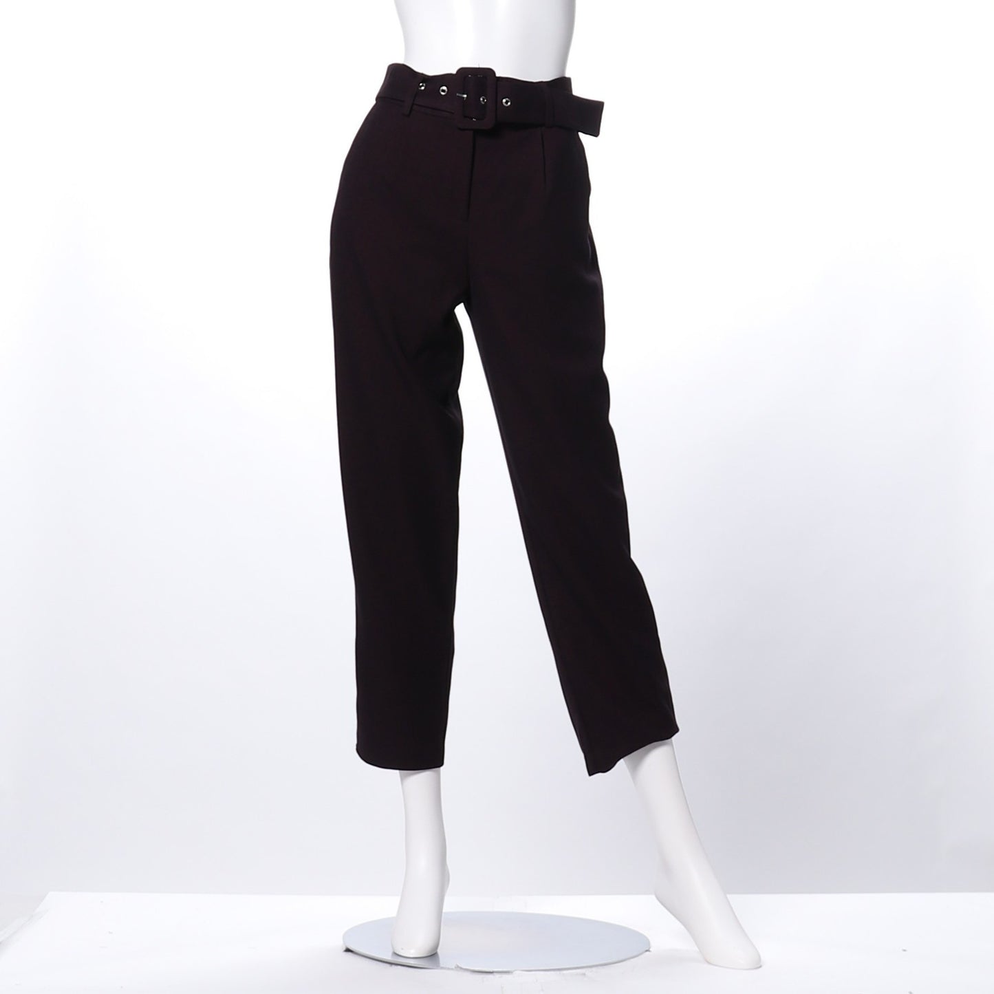 ベルト付きテーパードパンツ