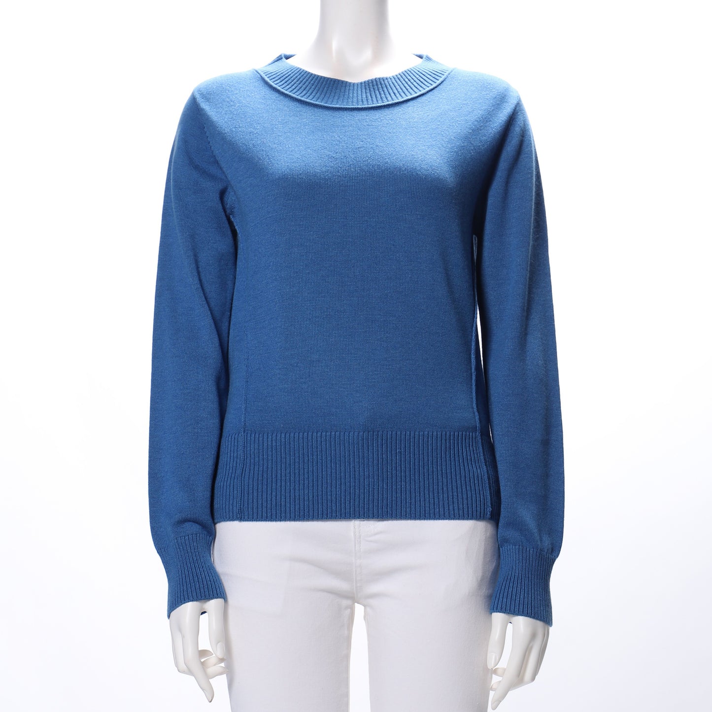 シンプルラウンドネックニット