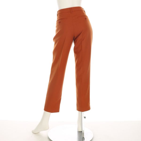 タック入りテーパードパンツ