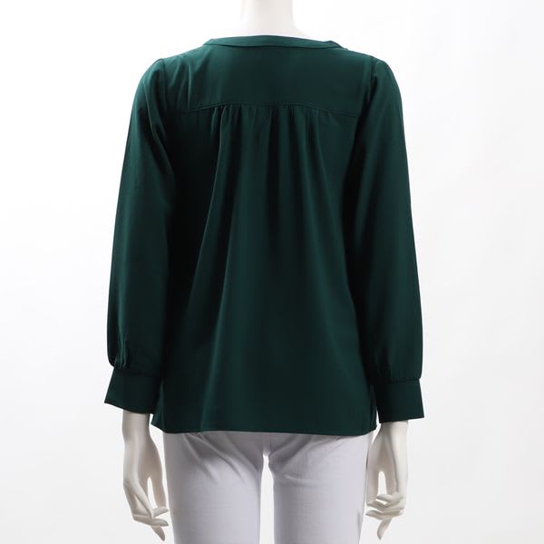 タック入りVネックブラウス