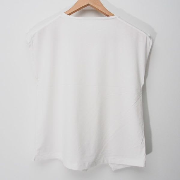 デザイン性の高いカットソー