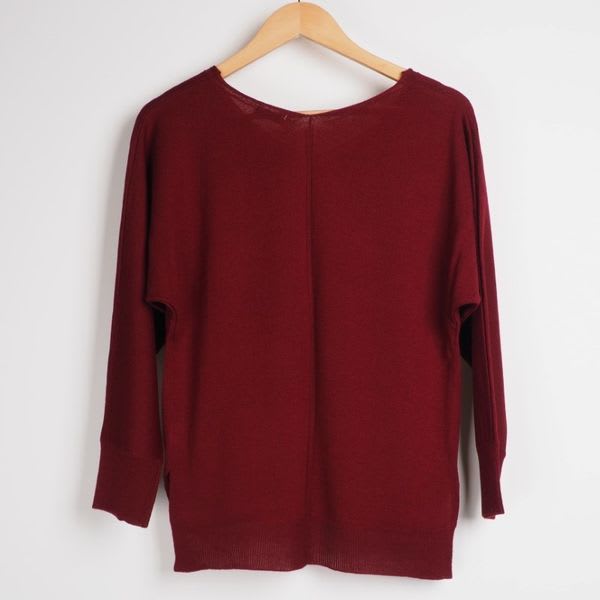 Vネックサイドスリットニット