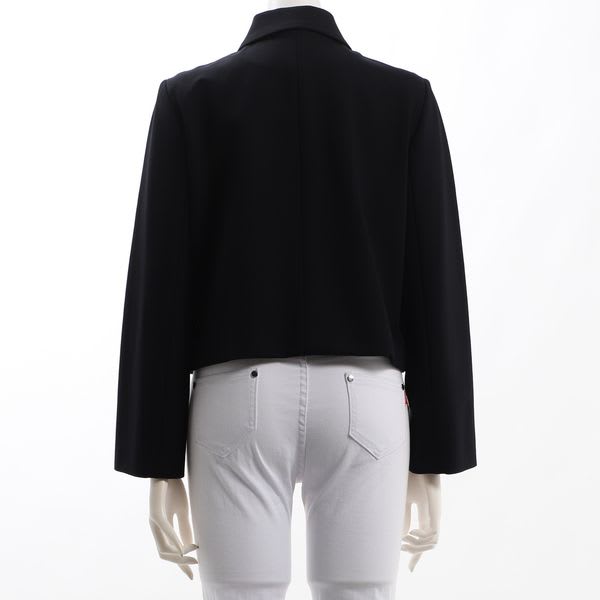 ボタン付きショートジャケット