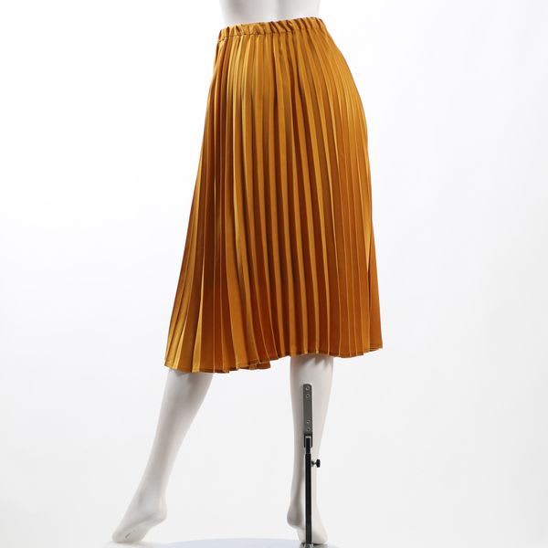 光沢素材プリーツスカート