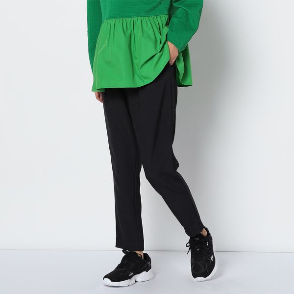 シンプルデザインタックテーパードパンツ