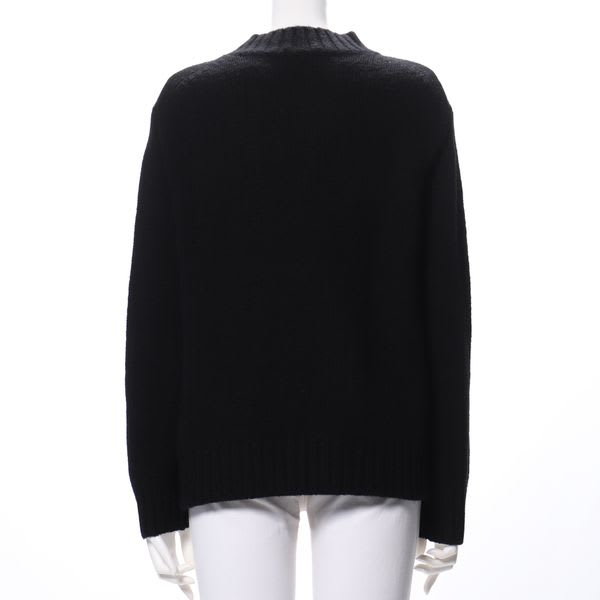 フロントケーブル編みニット