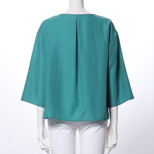 金ボタンデザインVネックブラウス