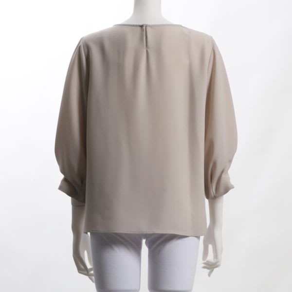 ボリュームスリーブラウンドネックブラウス