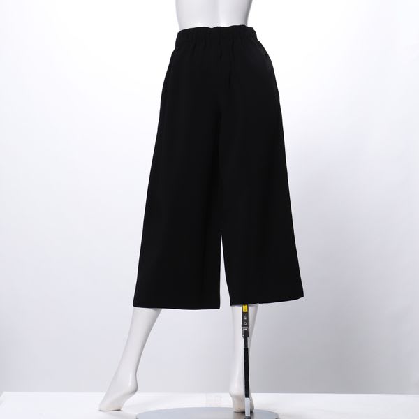 タック入りワイドパンツ