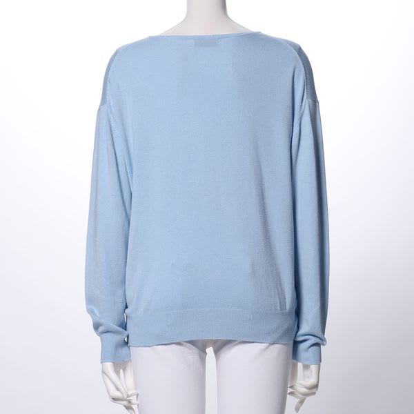 シンプルVネックニット