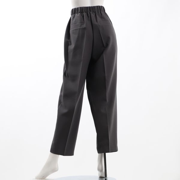 フロントタック入りペッグトップパンツ