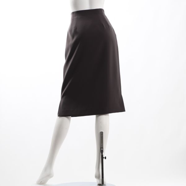 サテン地タイトスカート