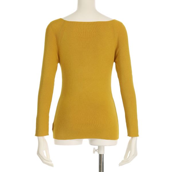 デコルテラインラグランスリーブニット