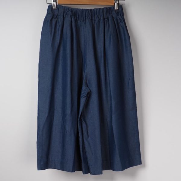 タック入りフレアパンツ