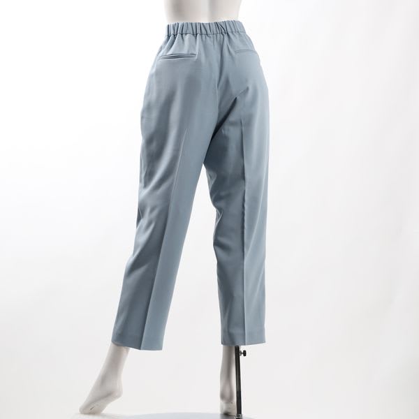 シンプルデザインテーパードパンツ