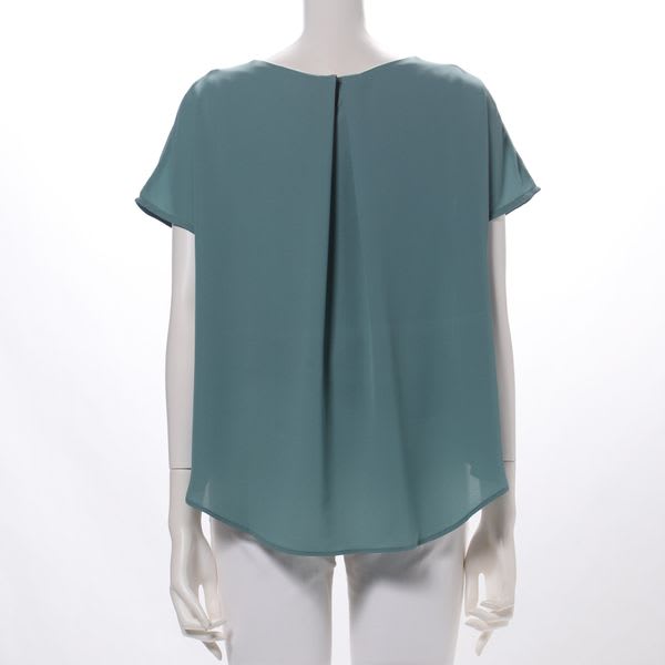 シンプルラウンドネックブラウス