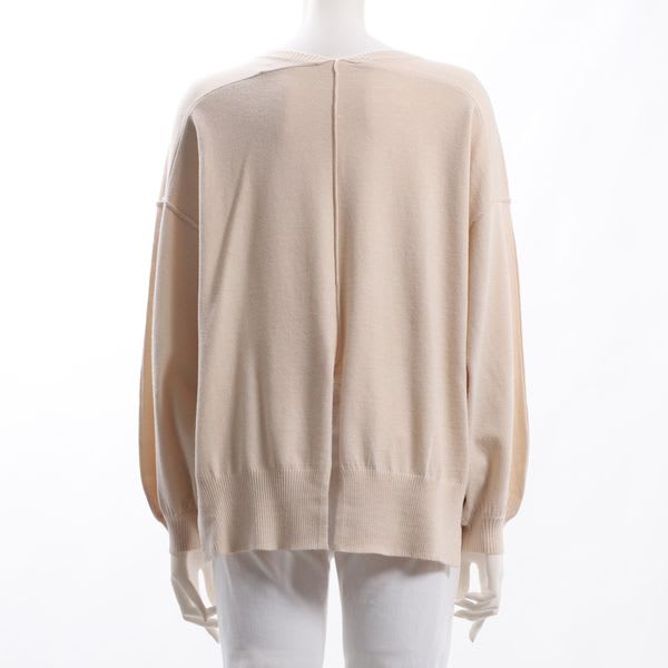 シームラインVネックニット