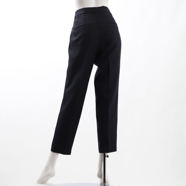 シンプルデザインテーパードパンツ