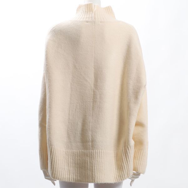 ルースシルエットハイネックニット